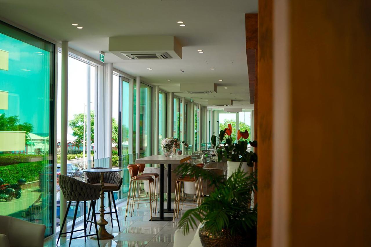 Hotel Arizona Riccione Bagian luar foto