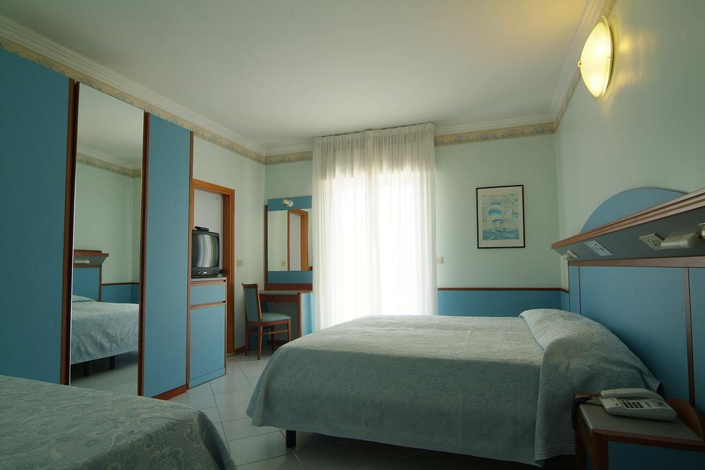Hotel Arizona Riccione Bagian luar foto