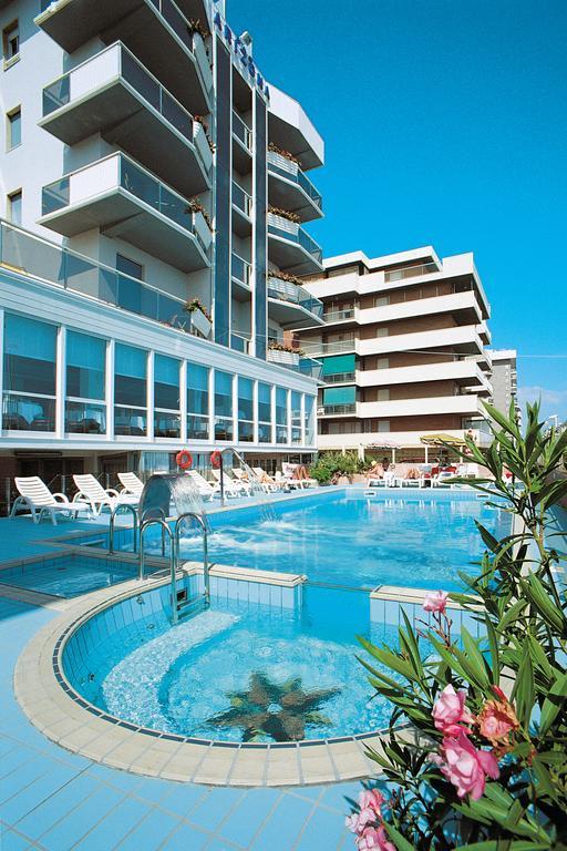 Hotel Arizona Riccione Bagian luar foto