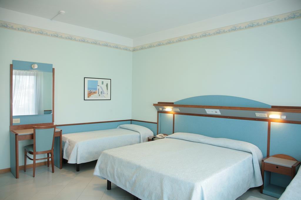 Hotel Arizona Riccione Bagian luar foto