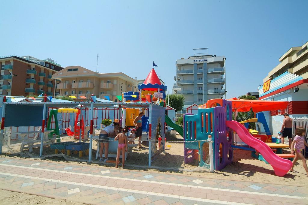 Hotel Arizona Riccione Bagian luar foto