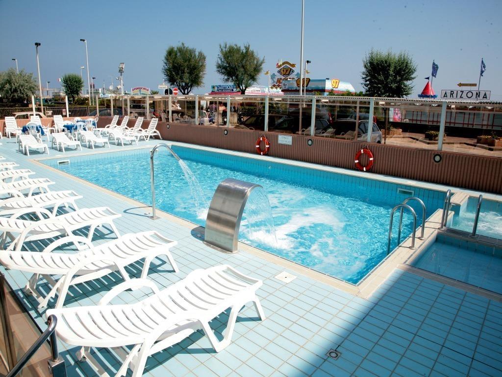 Hotel Arizona Riccione Bagian luar foto
