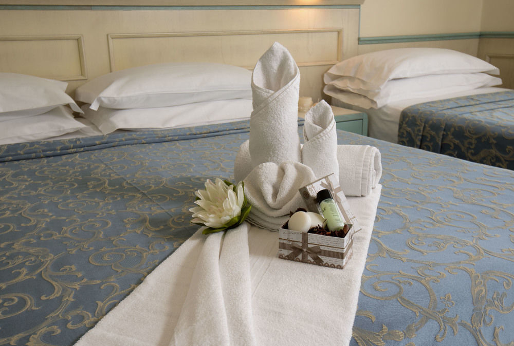 Hotel Arizona Riccione Bagian luar foto