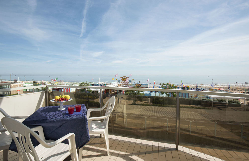 Hotel Arizona Riccione Bagian luar foto