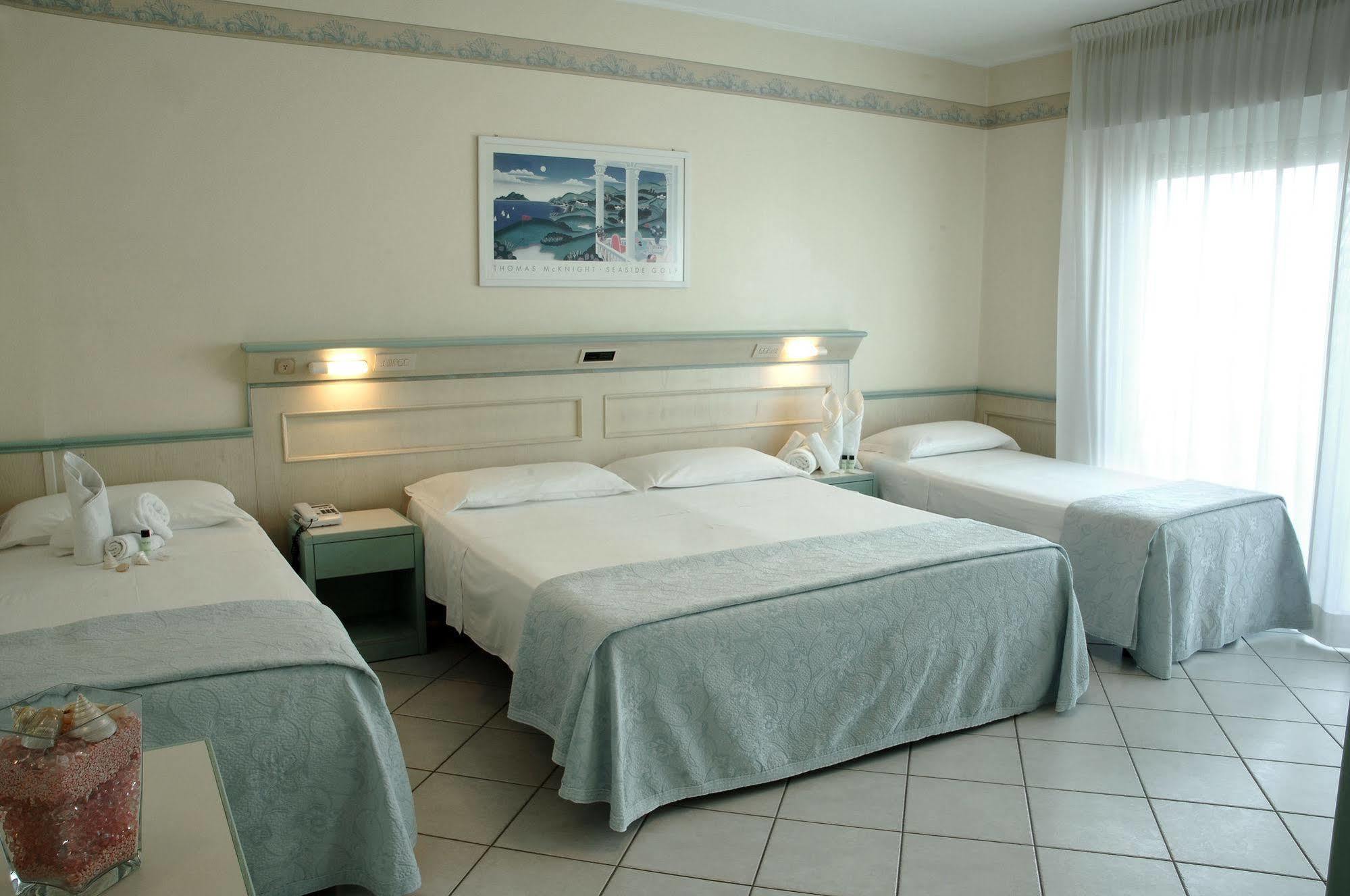 Hotel Arizona Riccione Bagian luar foto